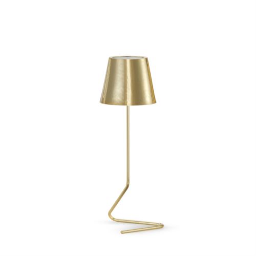 Lampada wireless Vega a stelo in ottone dorato lucido con base triangolare, illuminazione regolabile e ricarica USB
