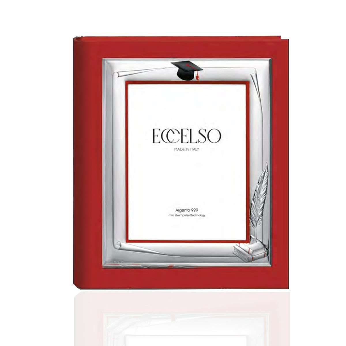 Album per laurea in ecopelle rossa con portafoto in argento laminato decorato con motivo a pergamena, tocco, libri e calamaio