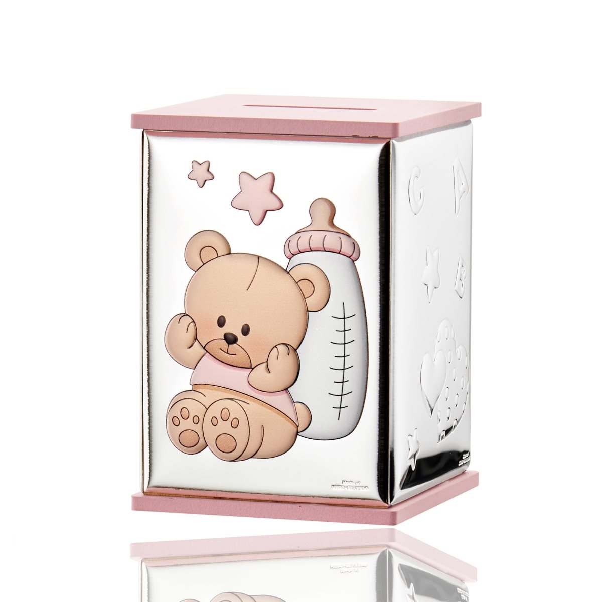Salvadanaio per bimba in legno rosa, rivestito in argento laminato e decorato con un orsetto colorato