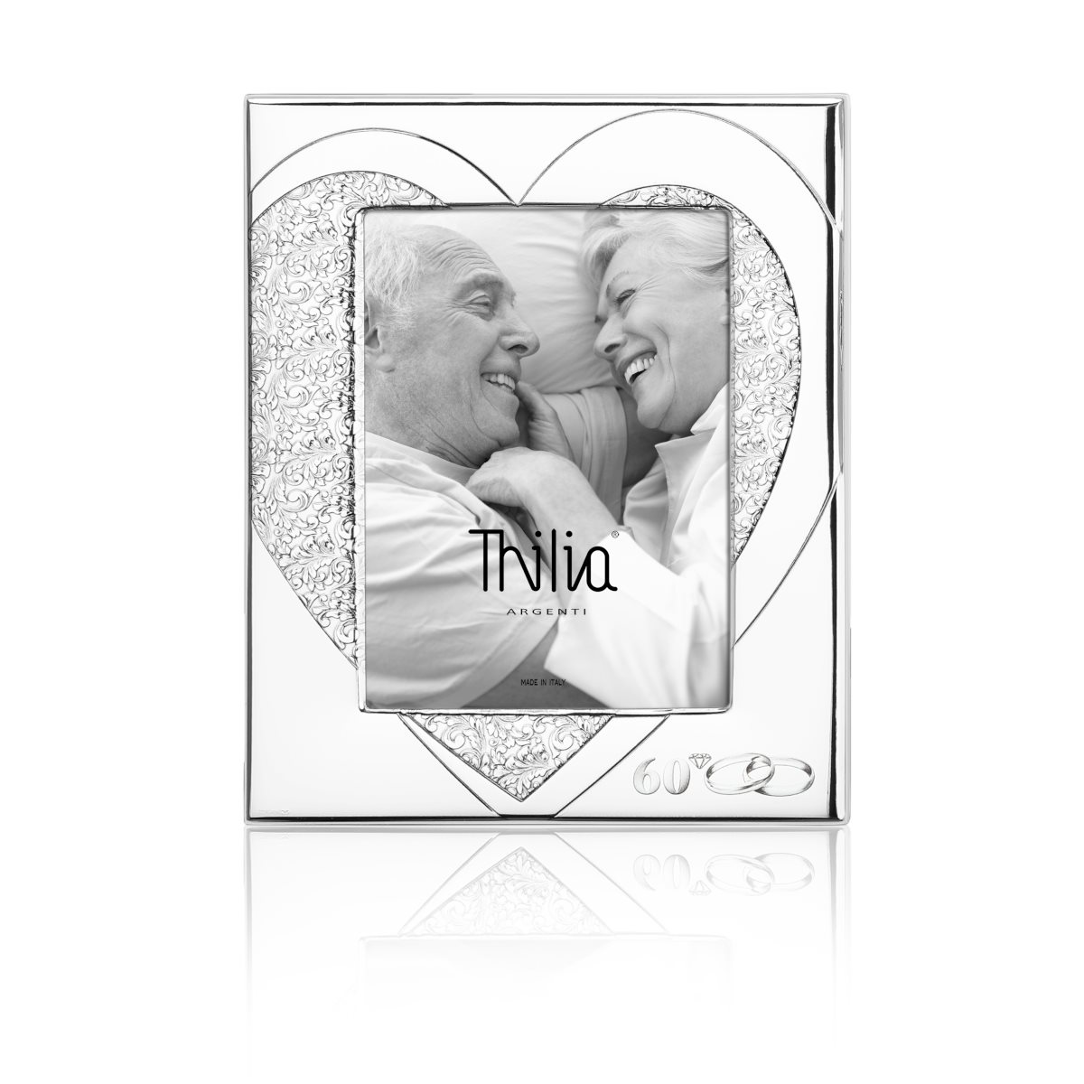 Cornice per 60 anniversario con cuore arabescato, fedi e simbolo in argento laminato mis. 18x24