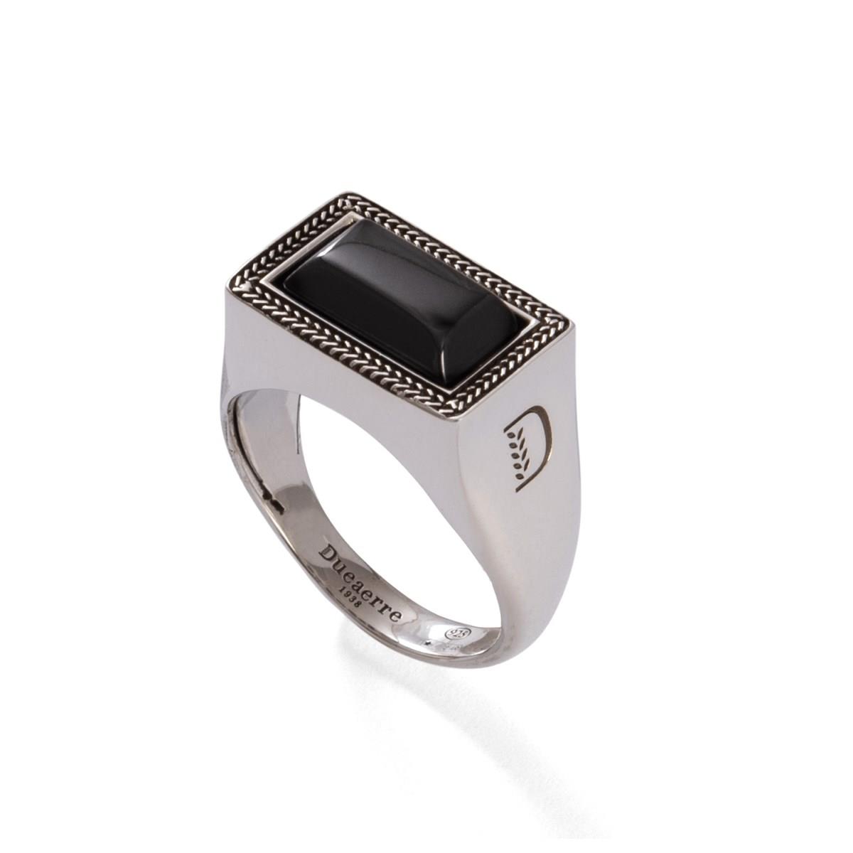Anello chevalier tratto in argento 925 brunito con onice bianca