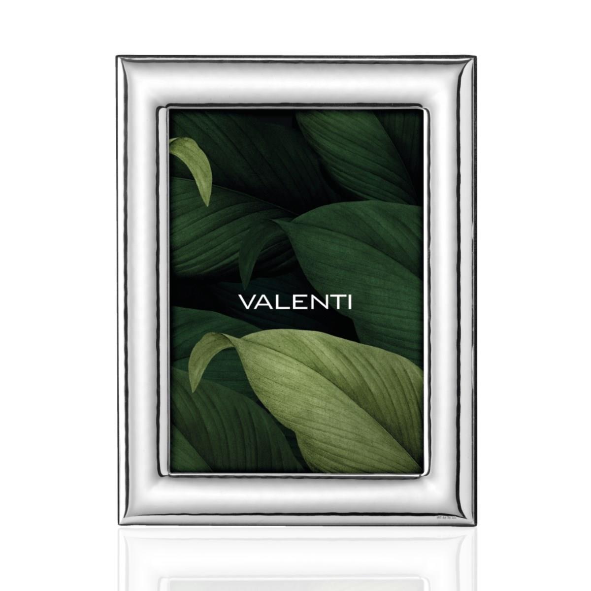 Cornice 9x13 classica in argento bilaminato con bordo lievemente martellato e retro in legno marrone