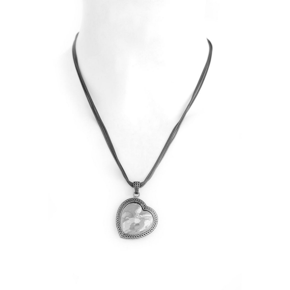 Collana cuore realizzato in argento 925 brunito dal brand dueaerre 1938