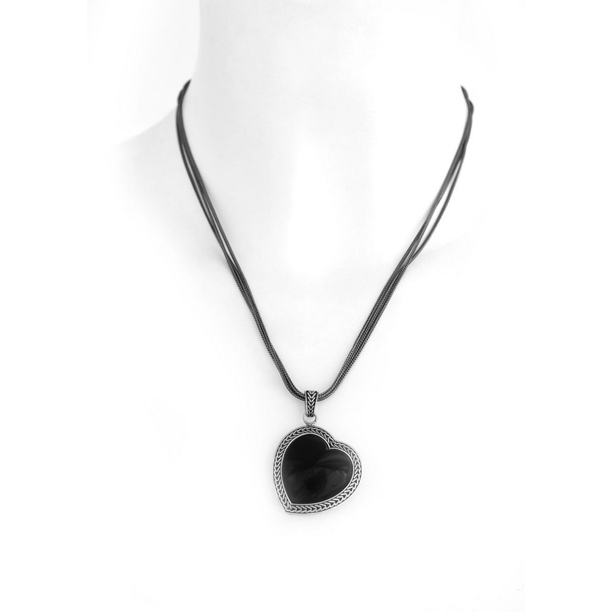Collana cuore onice realizzato in argento 925 brunito dal brand dueaerre 1938