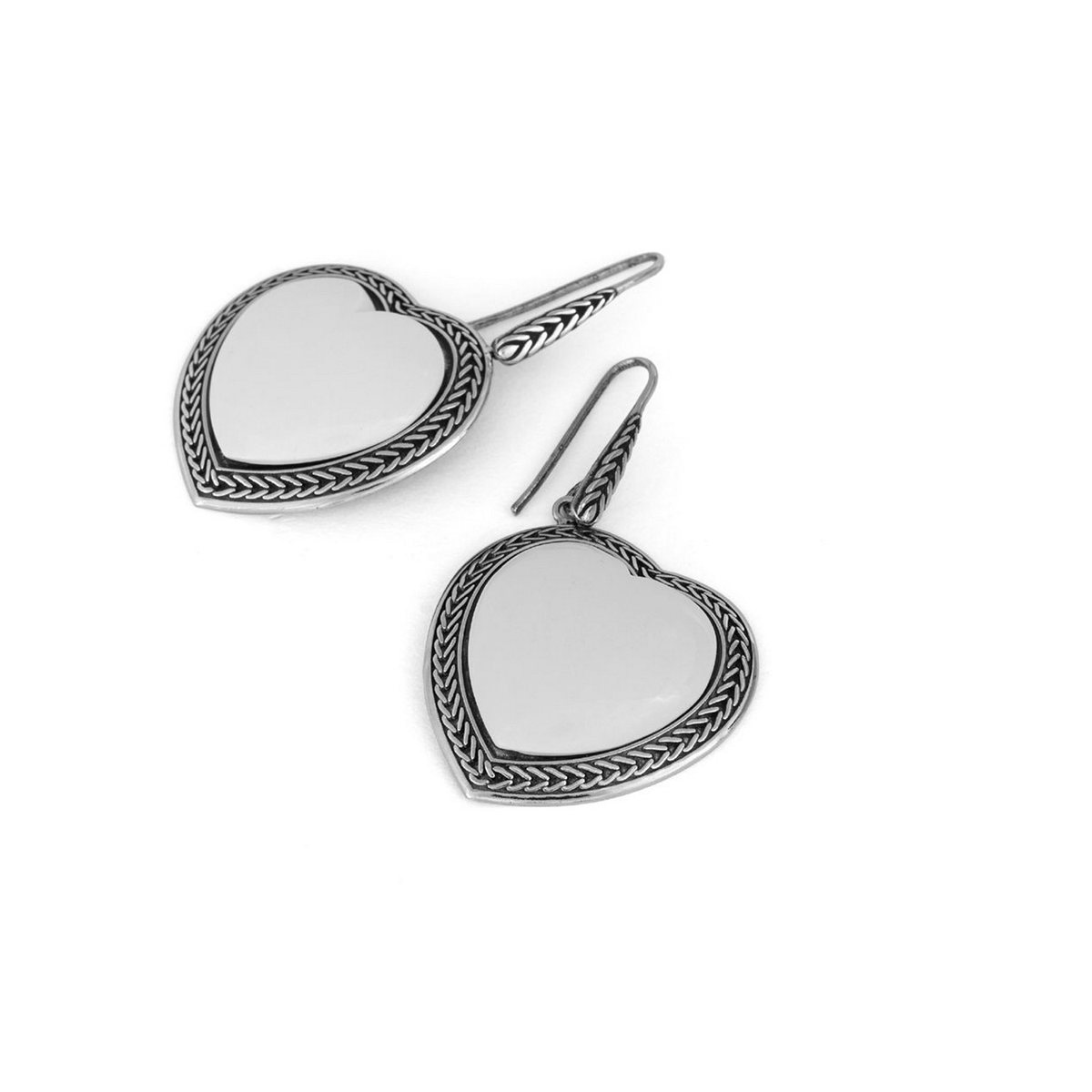 Orecchini cuore agata realizzato in argento 925 brunito dal brand dueaerre 1938