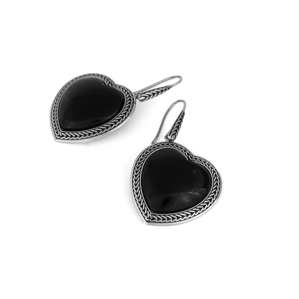 Orecchini cuore onice realizzato in argento 925 brunito dal brand dueaerre 1938