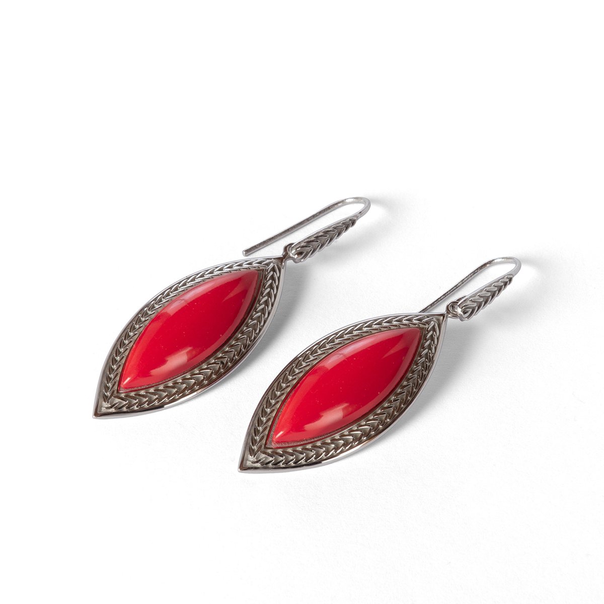 Orecchini navette corallo realizzato in  argento 925 platinato dal brand dueaerre 1938
