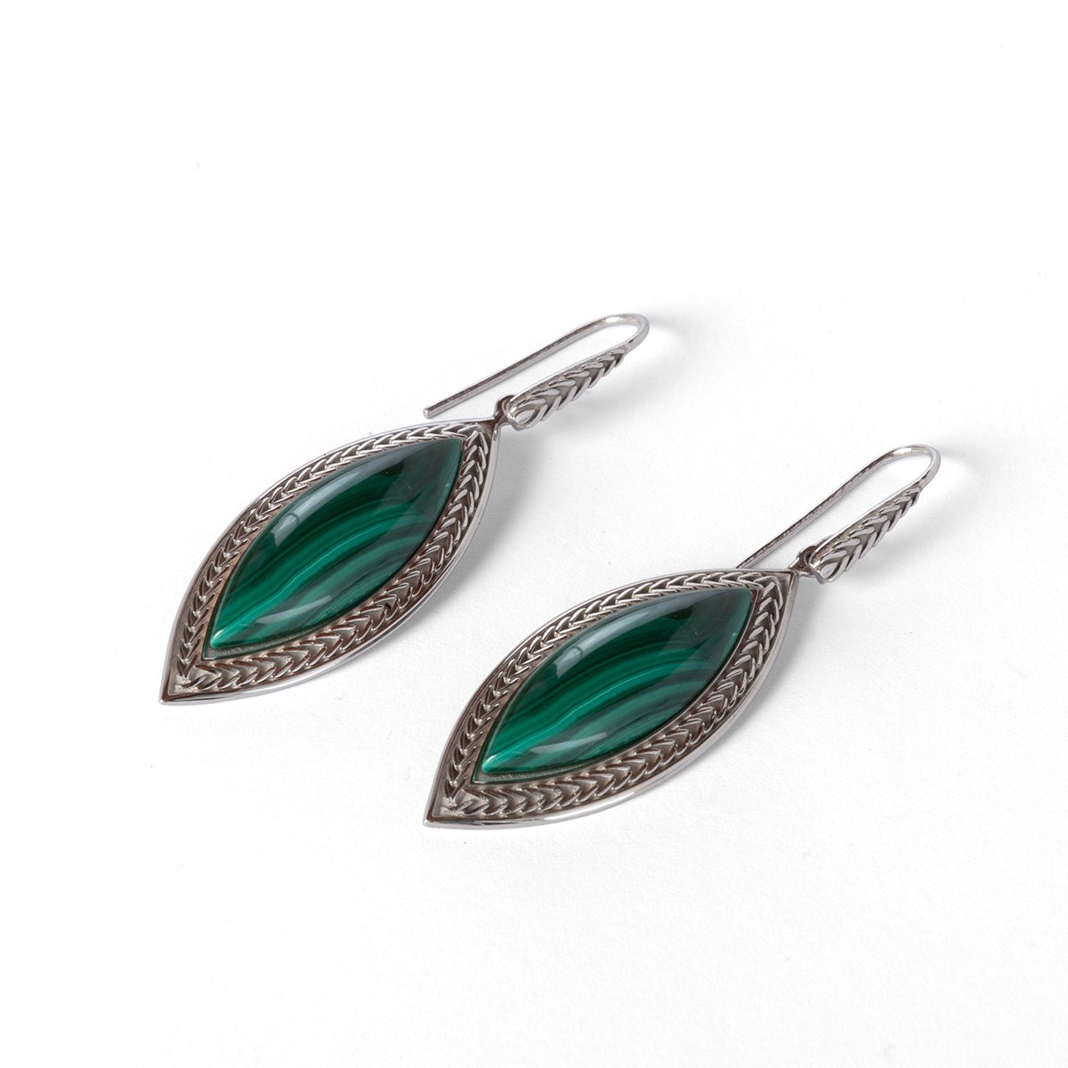Orecchini navette malachite realizzato in  argento 925 platinato dal brand dueaerre 1938