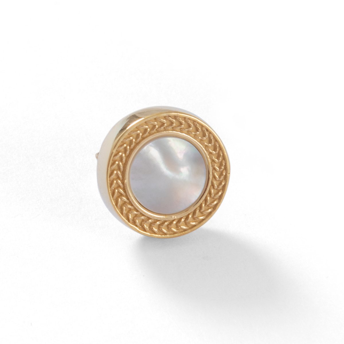 Orecchino mini bellezza dorato con madreperla realizzato in argento 925 dorato giallo dal brand dueaerre 1938